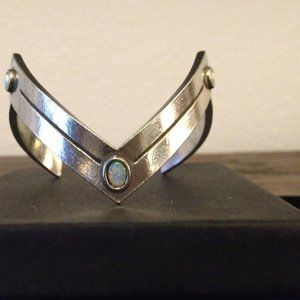 2Bandits White Opal/Silver Pointed Cuff